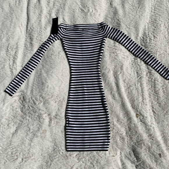 Dress - Picture 5 of 5